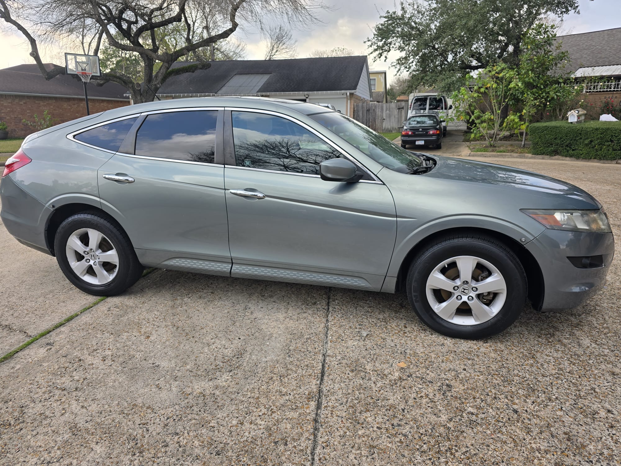 2010 Honda Crosstour – Versatile Crossover with 160K Miles | Smooth & Spacious!