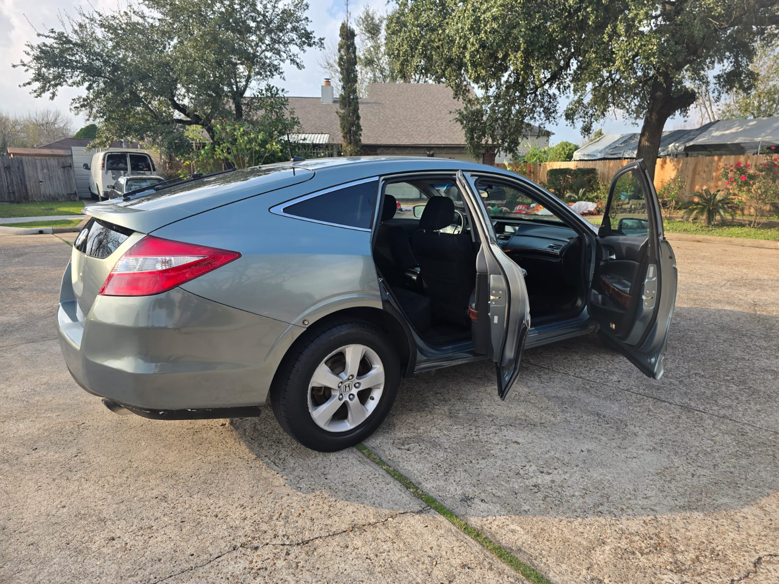 2010 Honda Crosstour – Versatile Crossover with 160K Miles | Smooth & Spacious!