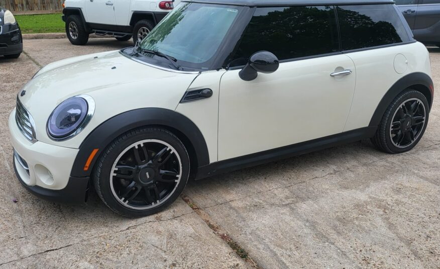 2013 MINI Cooper – Fun & Sporty Hatchback with 70K Miles | Clean & Efficient!