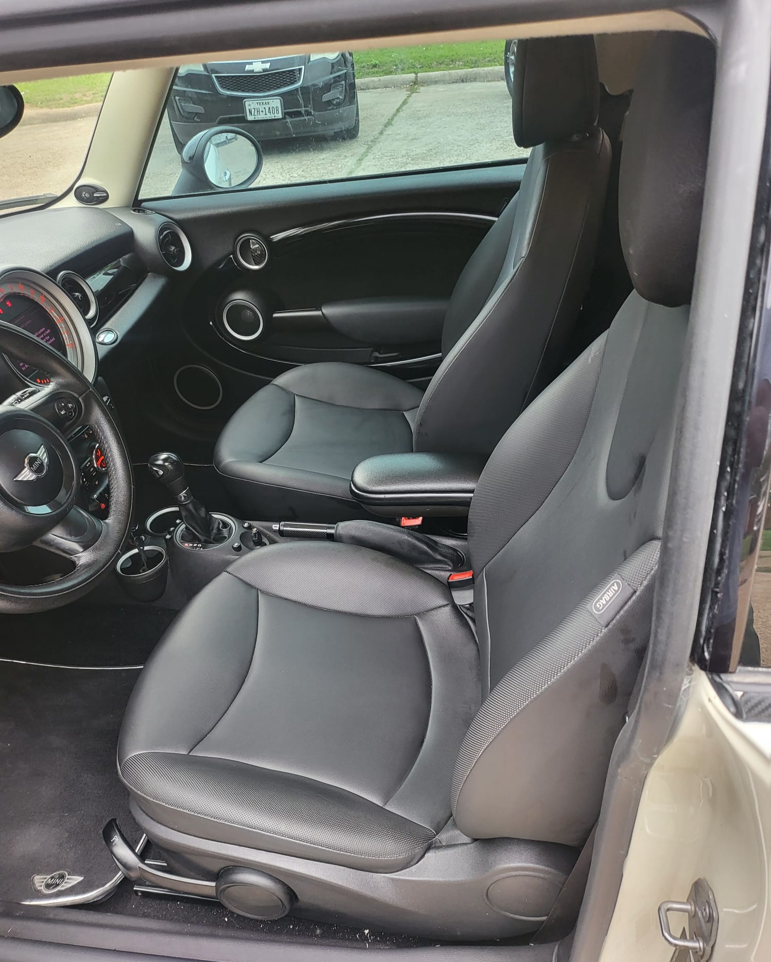 2013 MINI Cooper – Fun & Sporty Hatchback with 70K Miles | Clean & Efficient!