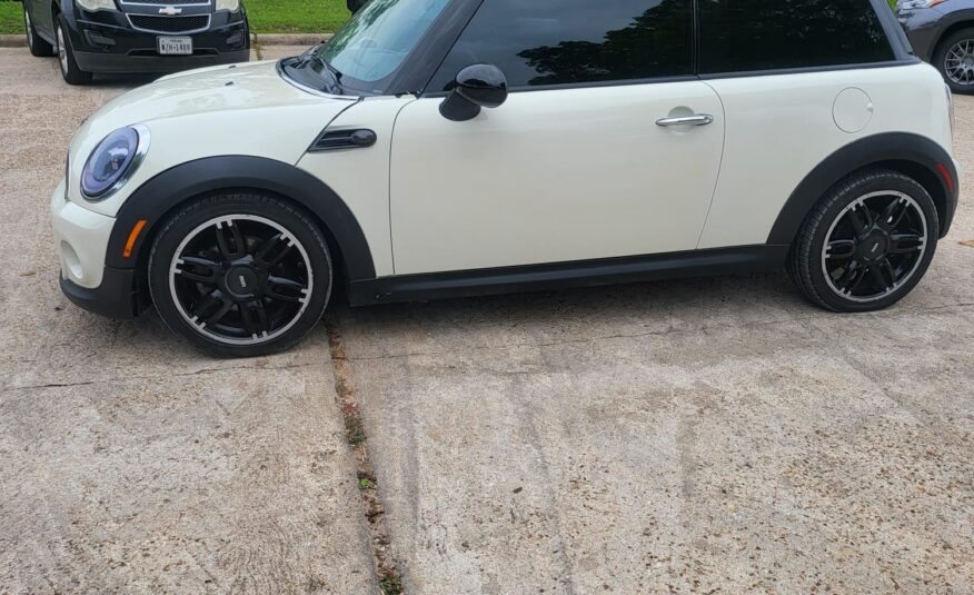 2013 MINI Cooper – Fun & Sporty Hatchback with 70K Miles | Clean & Efficient!